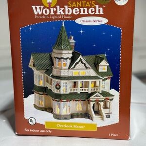 Santa‘s workbench Overlook Manor Porcelain Lighted House - Green and White